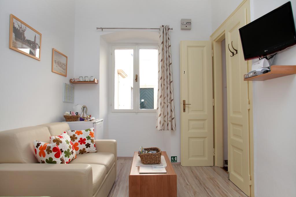 Room Mira Trogir Exterior foto