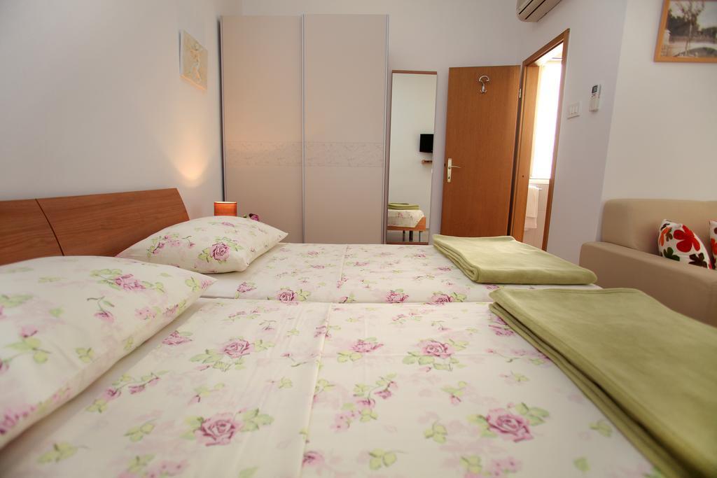 Room Mira Trogir Exterior foto