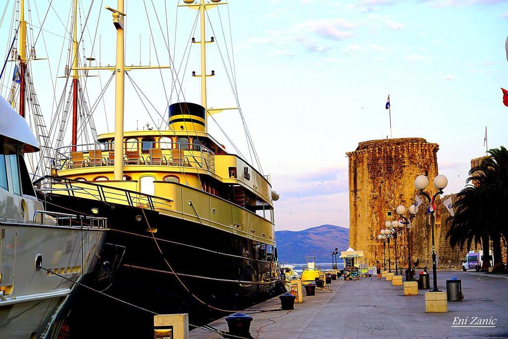 Room Mira Trogir Exterior foto
